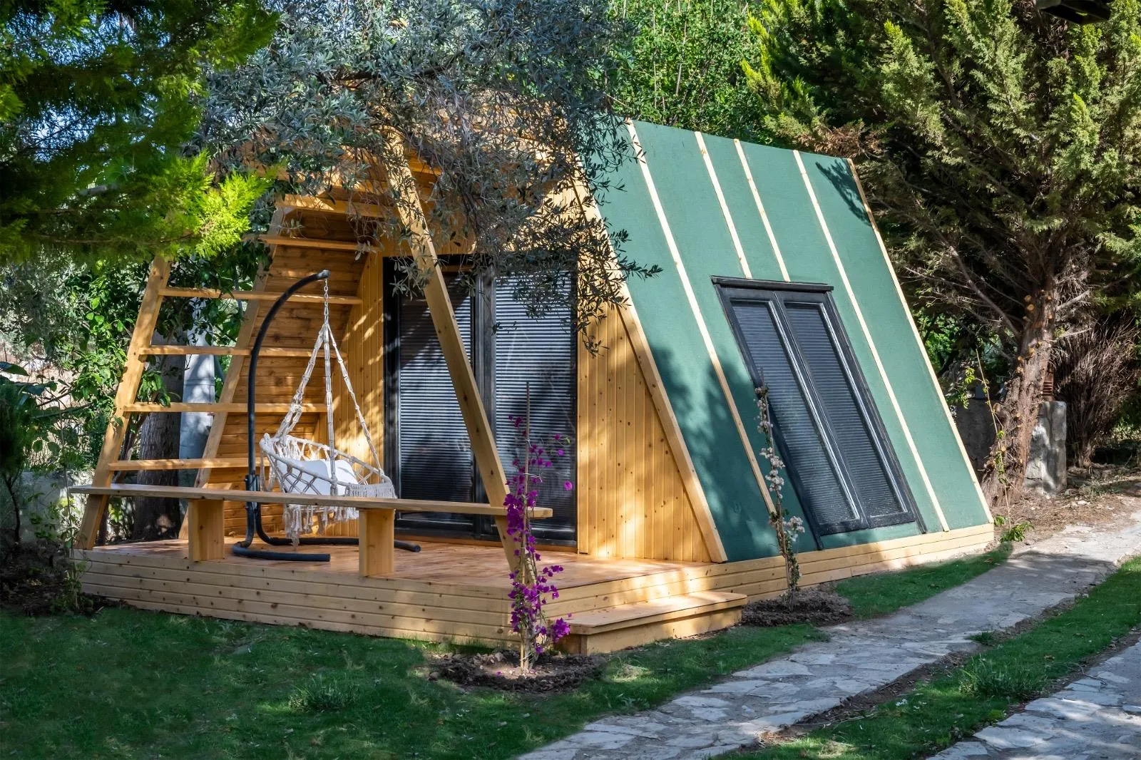 Doğayla iç içe ahşap bungalov